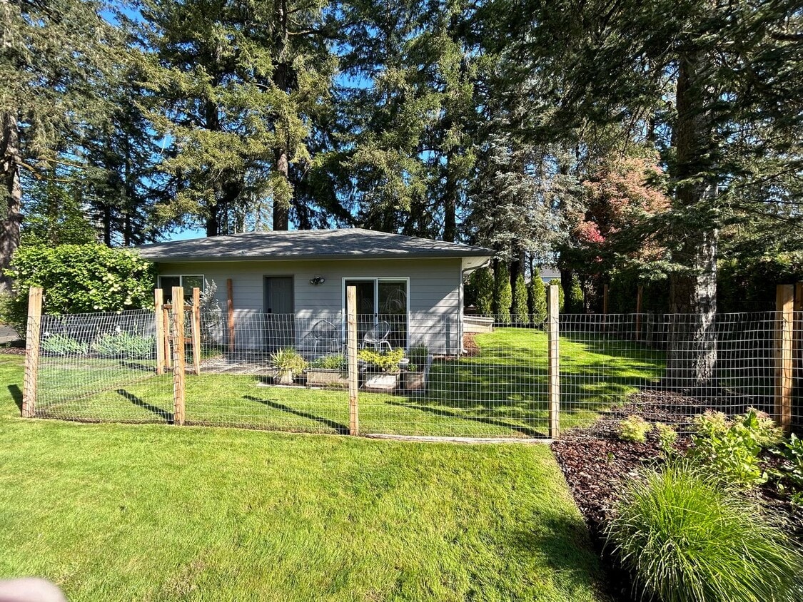 Primary Photo - Perfectly Furnished Studio Cottage in SW M...