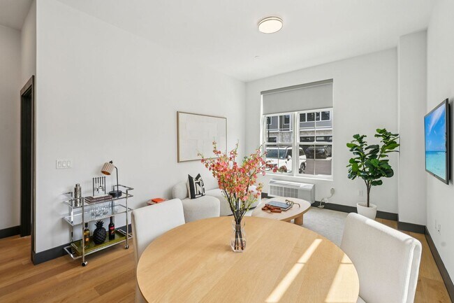 Interior Photo - Lexington on Broadway