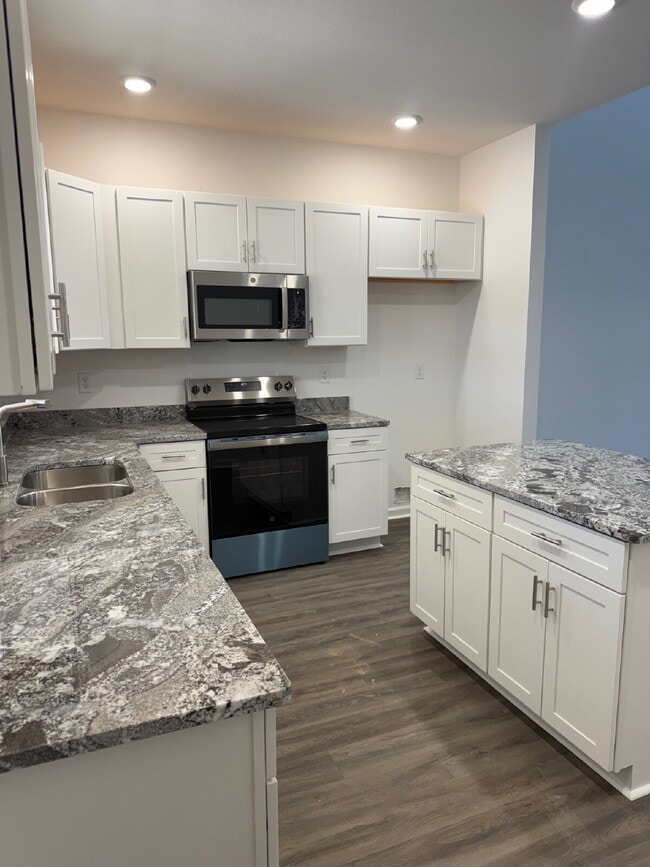 Building Photo - Brand New Luxury Condo - 2 Bedroom 2 Bathroom