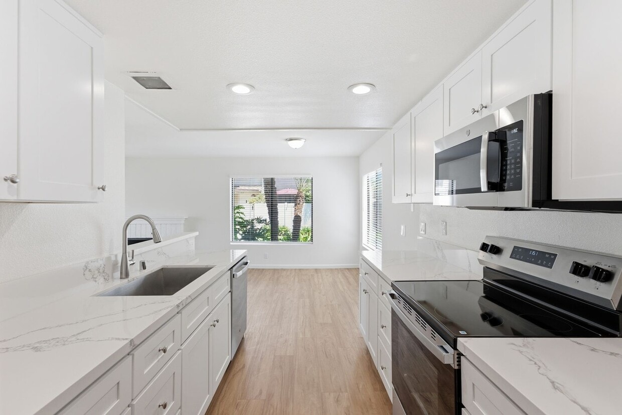Briarcliff Community 3 Bed Condo for 12-month Lease - Briarcliff Community 3 Bed Condo for 12-month Lease