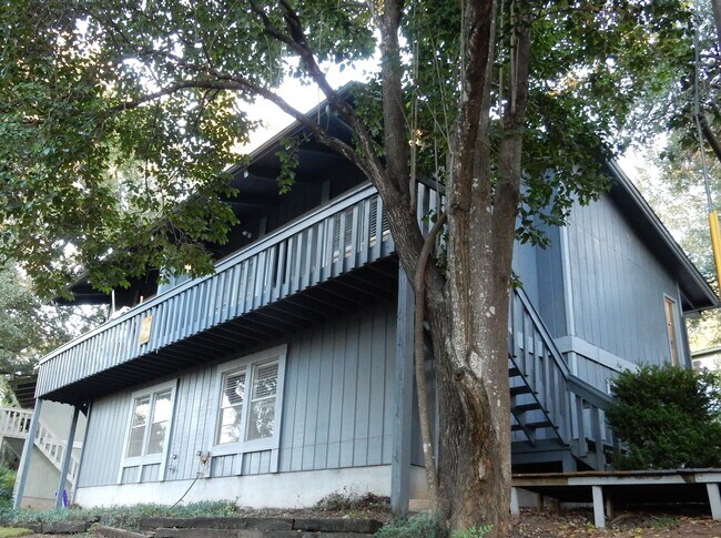 Building Photo - 2205 Trailside Dr