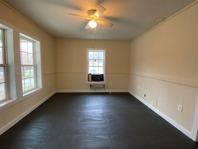 Foto del edificio - 2415 Maple Rd SE
