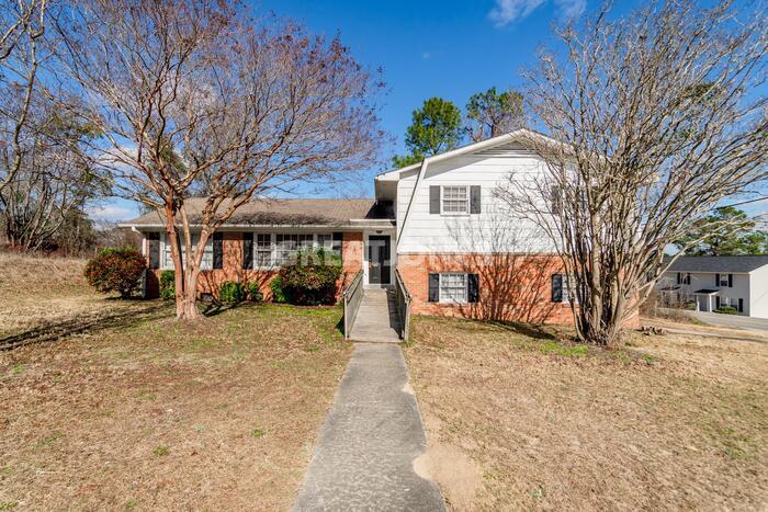 Primary Photo - 2300 Oakcrest Rd