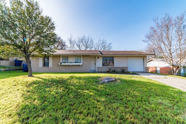 Building Photo - 3-BEDROOM IN CROWNHILL ACRES, ALAMO HEIGHT...