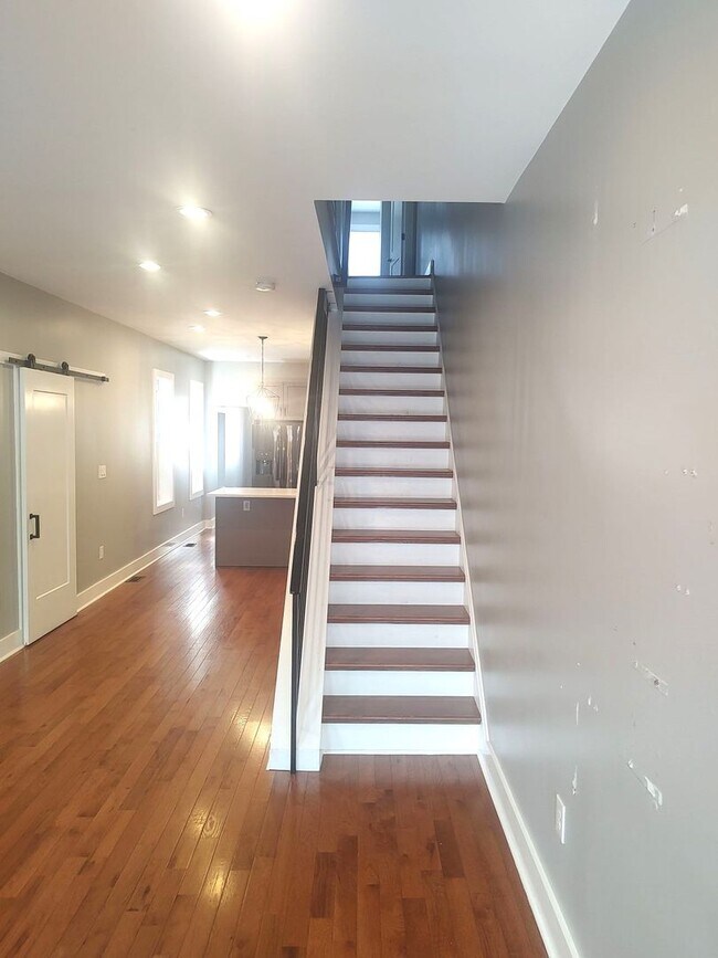 Foto del edificio - Gorgeous 4-Bedroom Townhome with Finished ...