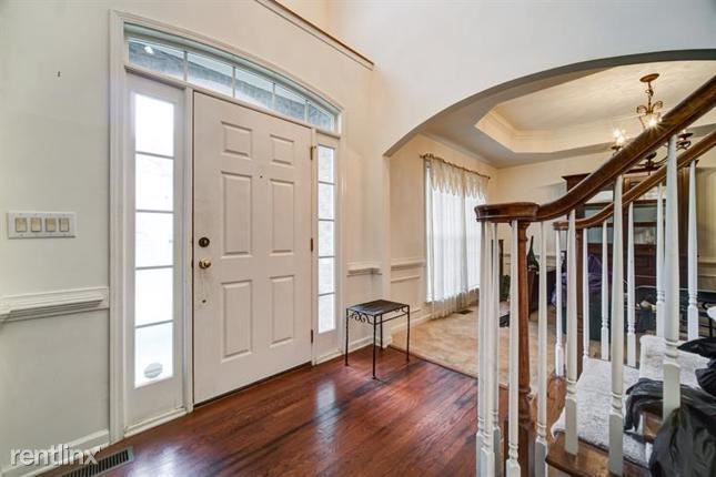 Building Photo - 5 br, 3 bath House - 2417 Hyde Park Court Se