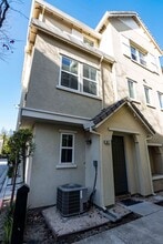 Building Photo - 947 Kestral Way