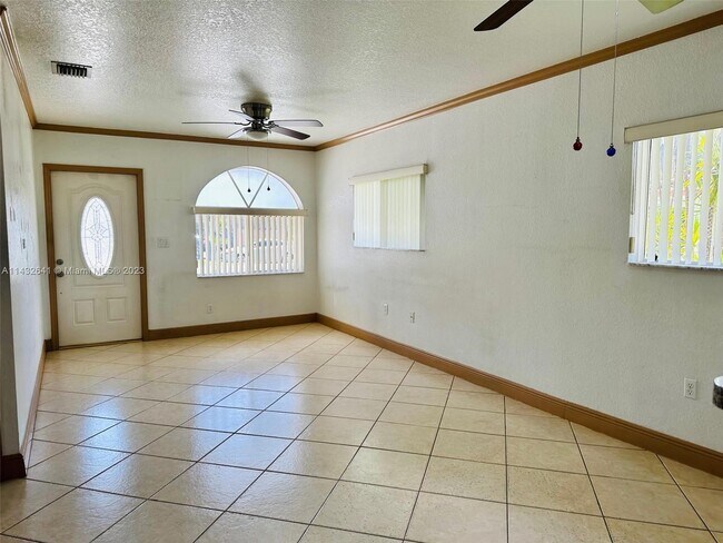 Foto del edificio - 5945 NW 38th St