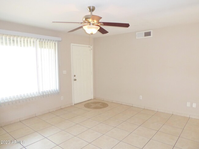 Foto del edificio - 10904 N 88th Ave