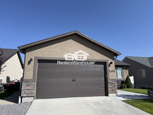 Building Photo - 1347 Skip St