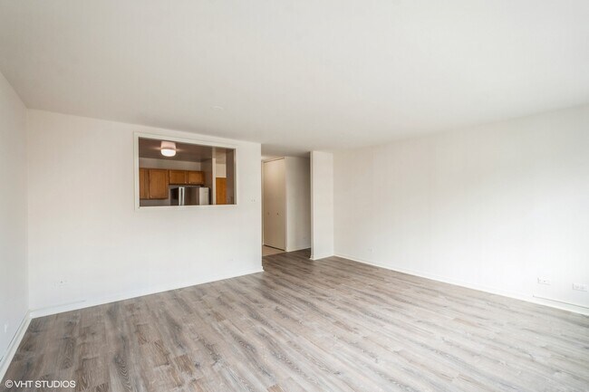 Building Photo - 211 E Ohio St