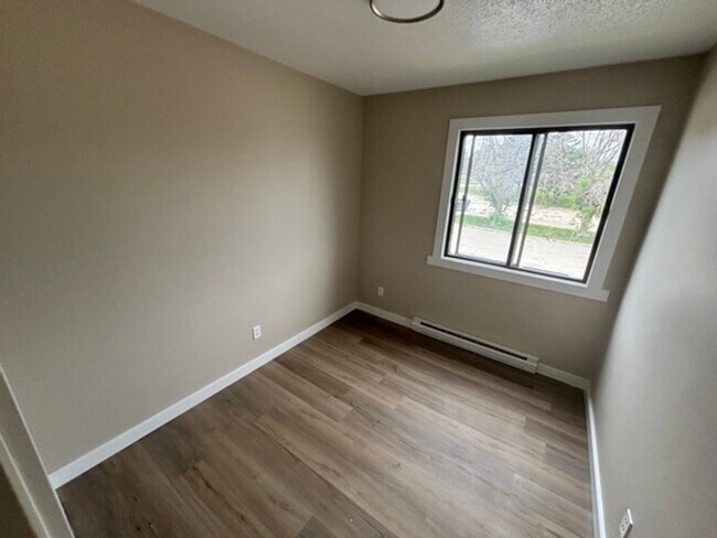 Foto del edificio - 604-10 E 18th St