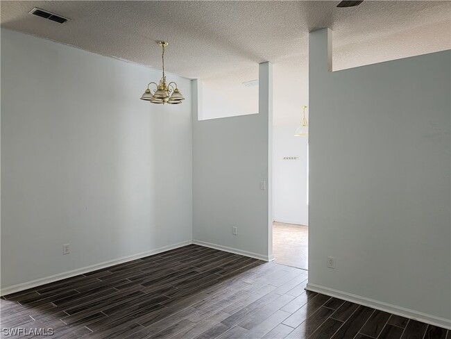 Building Photo - 2212 Sotterley Ln