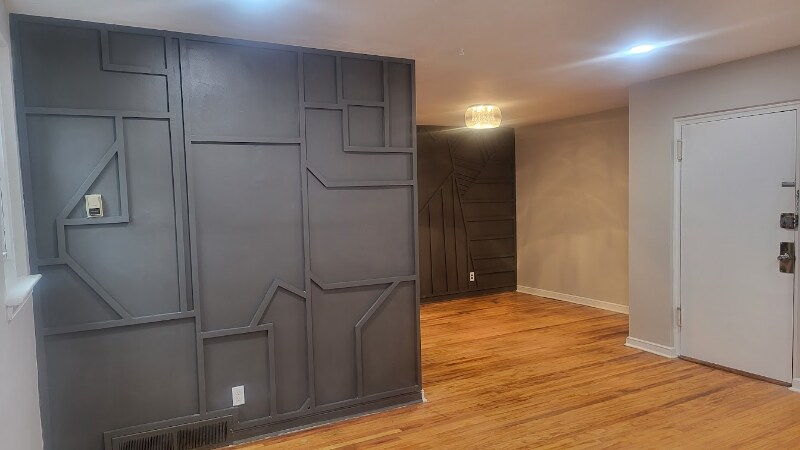 Foto principal - 8304-8306 Pickering Ave