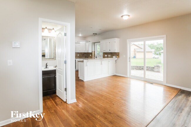 Building Photo - 1929 Parkside Dr