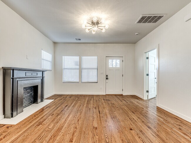 Foto del edificio - 3215 N Francis Ave