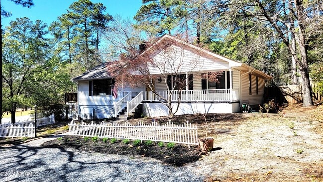 Foto del edificio - 1720 Longleaf Dr E
