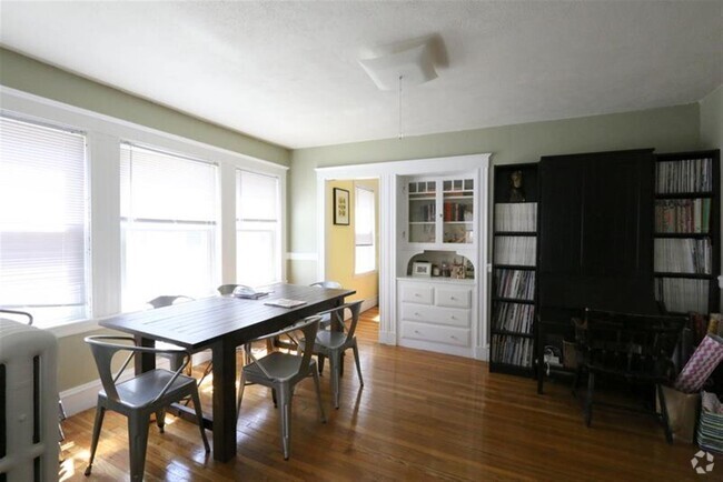 Building Photo - 56 Standish St