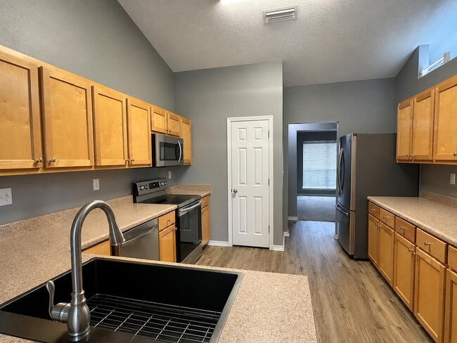 Building Photo - 2155 Hagood Loop