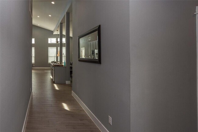 Building Photo - 51 Champions Cir