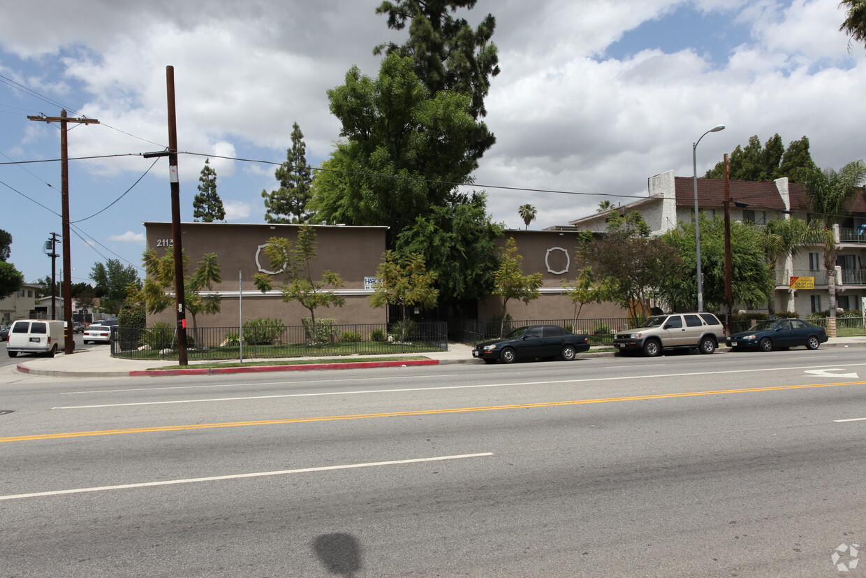Standberry Desarrollo - Saticoy Apartments