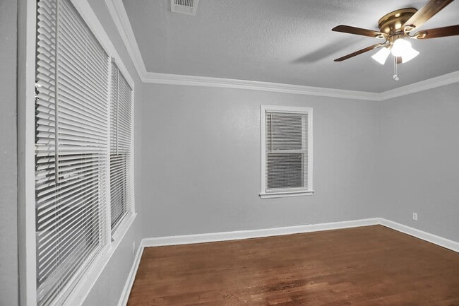 Building Photo - Sherwood Forest Living / 810 sqft / Monitored Alarm