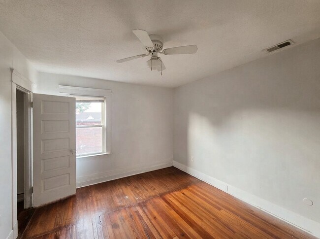 Building Photo - 1421 W 84th St
