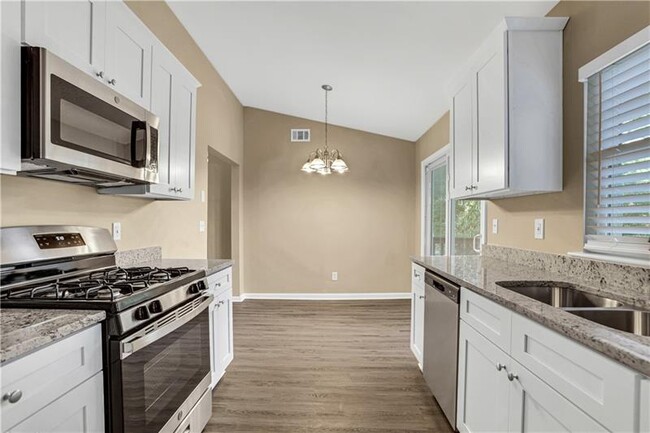Building Photo - 3987 Majestic Dr SW