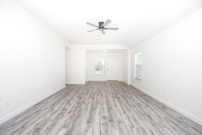 Building Photo - 6306 Spruce Manor Ln