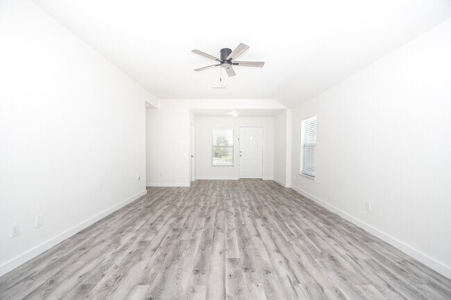 Foto del edificio - 6306 Spruce Manor Ln