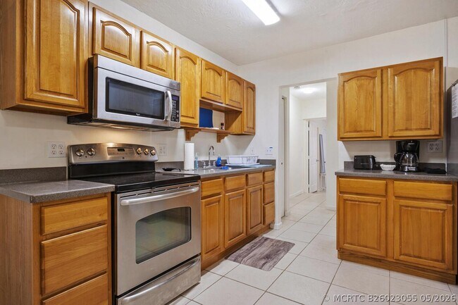 Foto del edificio - 1718 Ridge Rd