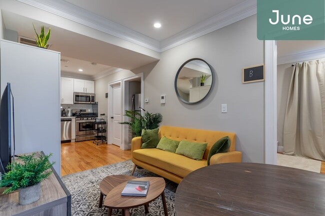 Building Photo - ROOM ONLY in 4-bed/1.0-bath Home