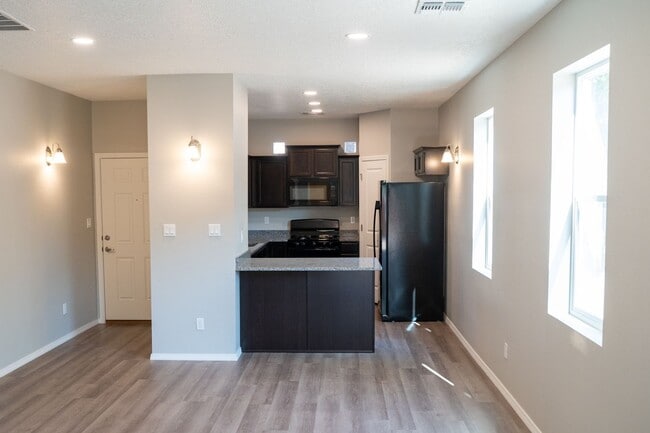 Building Photo - Brand New 4bd/2ba Available for Move In