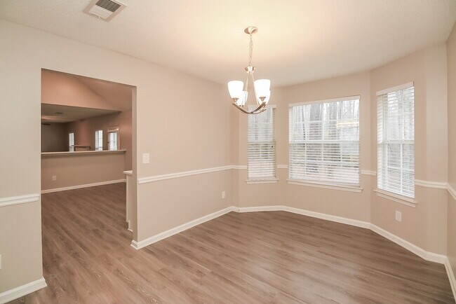 Building Photo - 1046 Sugarcreek Way