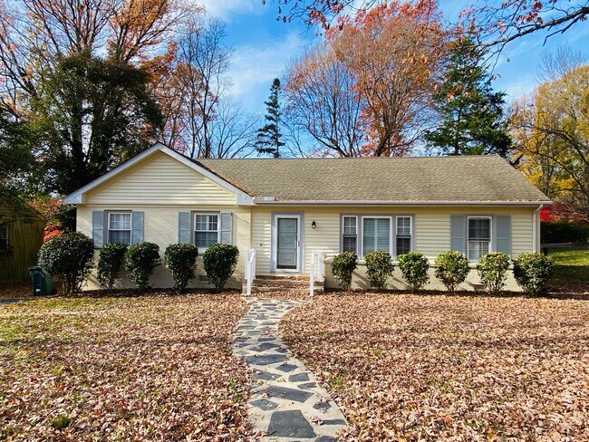 Building Photo - Beautifully Updated 3bdrm/2bth Ranch Style...