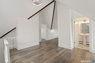 Building Photo - 28 Dolsen Pl