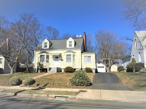 Building Photo - 330 Fort Hale Rd