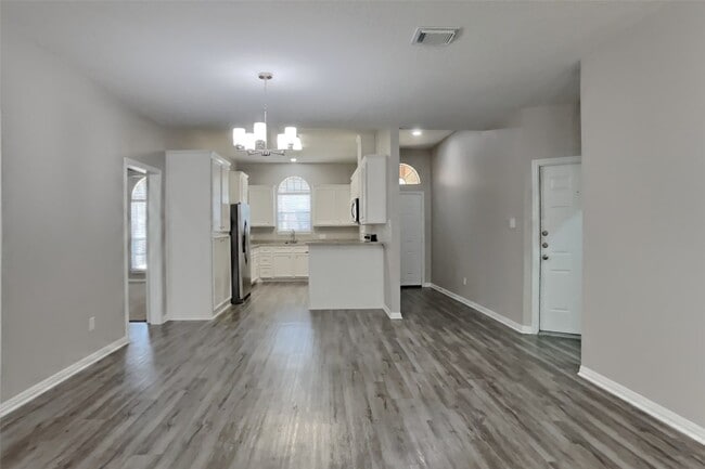 Building Photo - 121 Warbonnet Dr