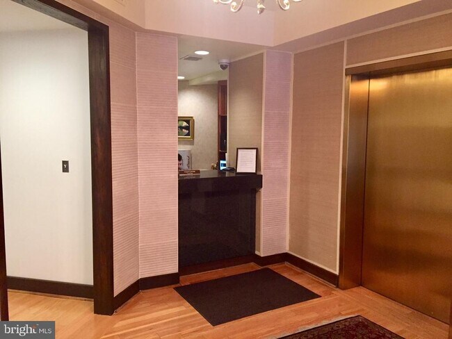 Foto del edificio - 1077 30th St NW
