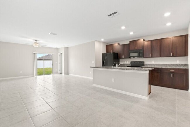 Foto del edificio - LIKE NEW 5 Bedroom Home for Rent in Shell Cove!