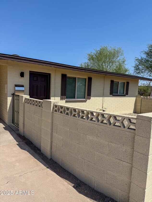 Foto principal - 1312 W 5th St