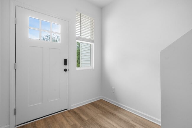 Building Photo - 207 9th Ave SE