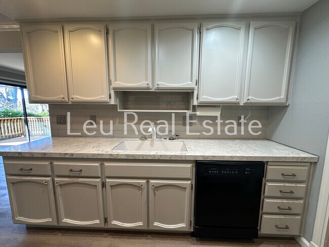 Foto del edificio - 3262 Heights Dr