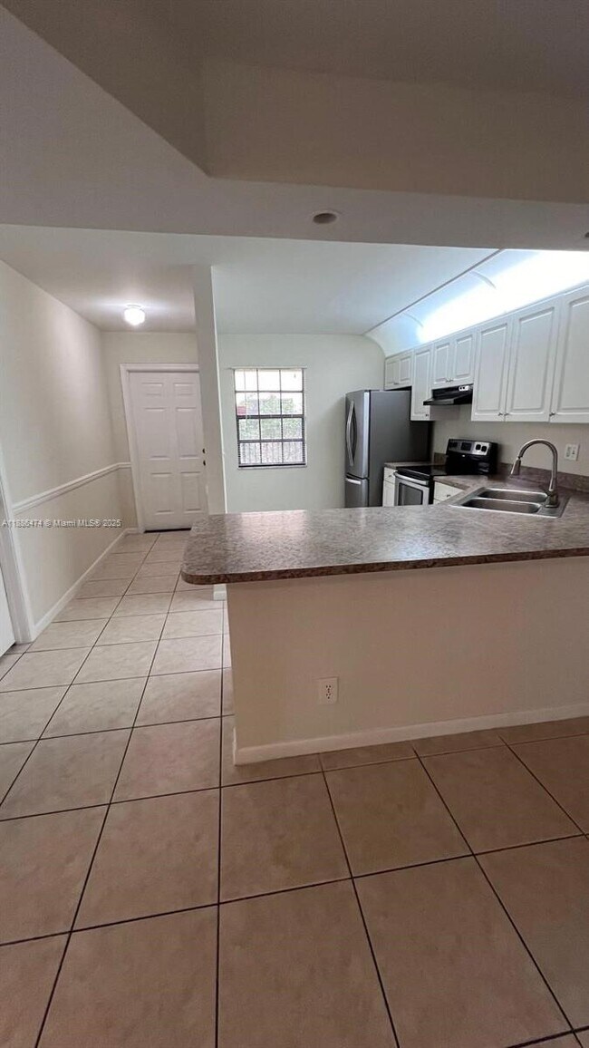 Foto del edificio - 4310 Crystal Lake Dr