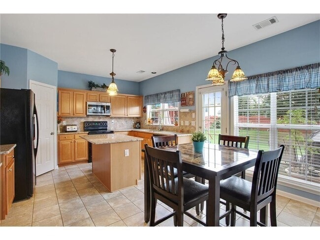 Foto del edificio - 8210 Norwich Pl