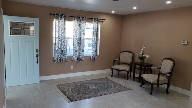 Foto del edificio - 651 16th St NW