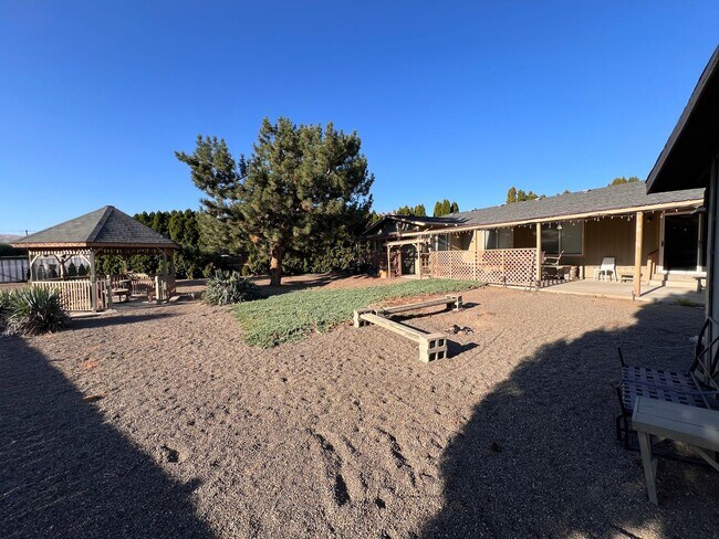 Building Photo - Spacious 3 Bed / 2 Bath Home in West Valle...