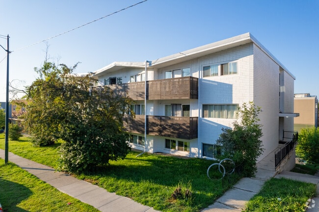 Building Photo - Bankview 1711 Apartments