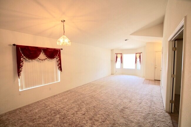 Building Photo - 528 S Vermilion Cliffs Ave