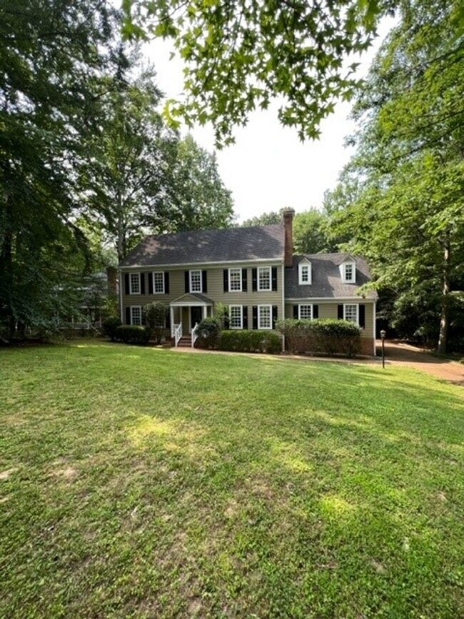 Building Photo - Colonial Home in Fords Colony